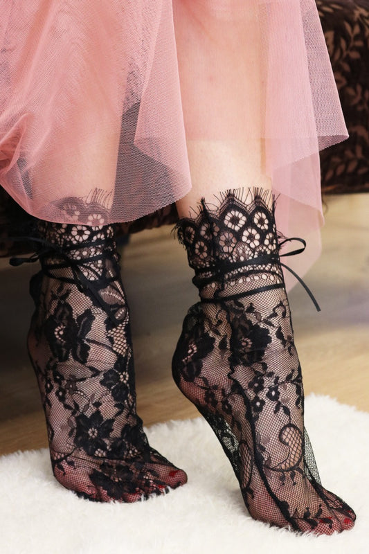 JANELI black elegant lace socks